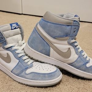 Air Jordan 1 Retro OG Hyper Royal Smoke